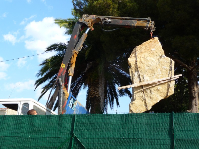 création d' un mur de cloture en pierres verticale sur ollioules en région de provence